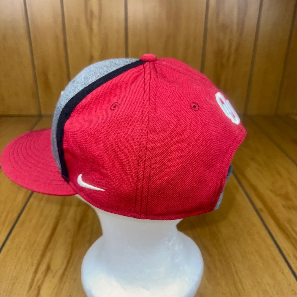 Nike True Oklahoma Sooners‎ OU Red Grey Baseball Cap Hat One Size Fits Most